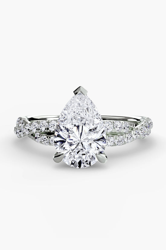 The Twisted Pavé Solitaire