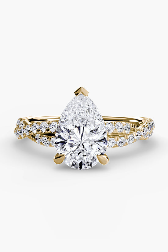 The Twisted Pavé Solitaire