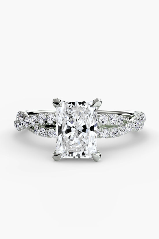 The Twisted Pavé Solitaire
