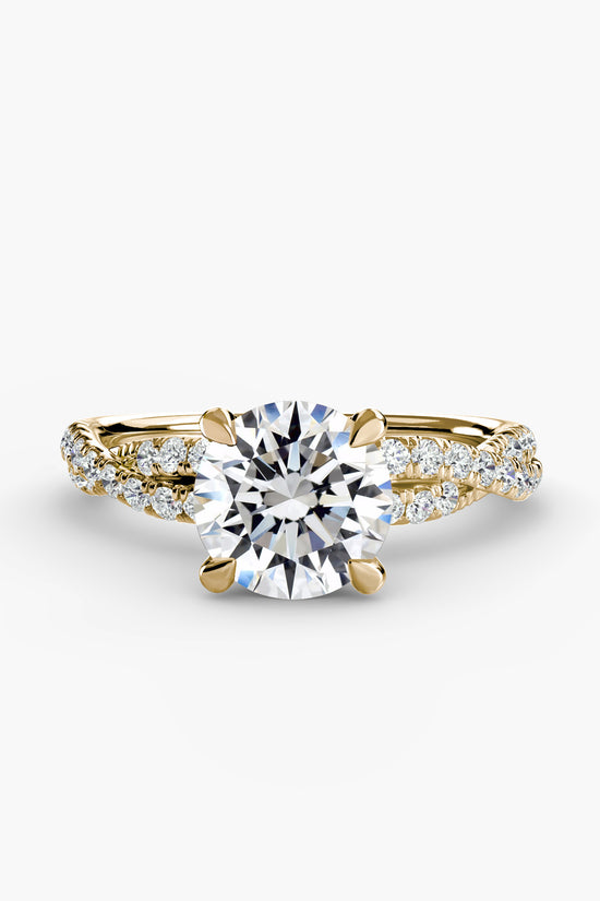 The Twisted Pavé Solitaire